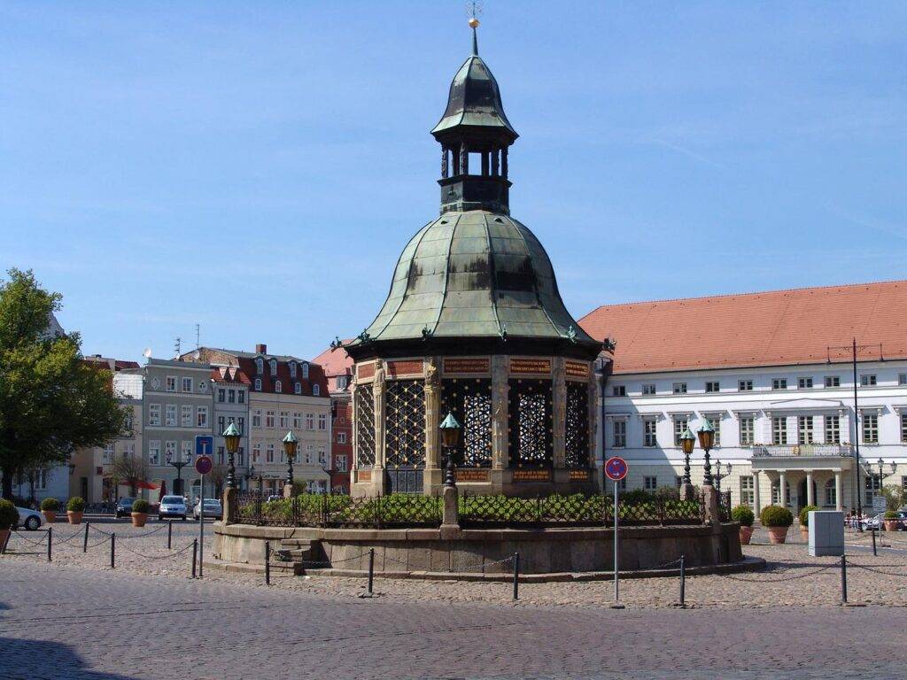 Wasserkunst Wismar town square